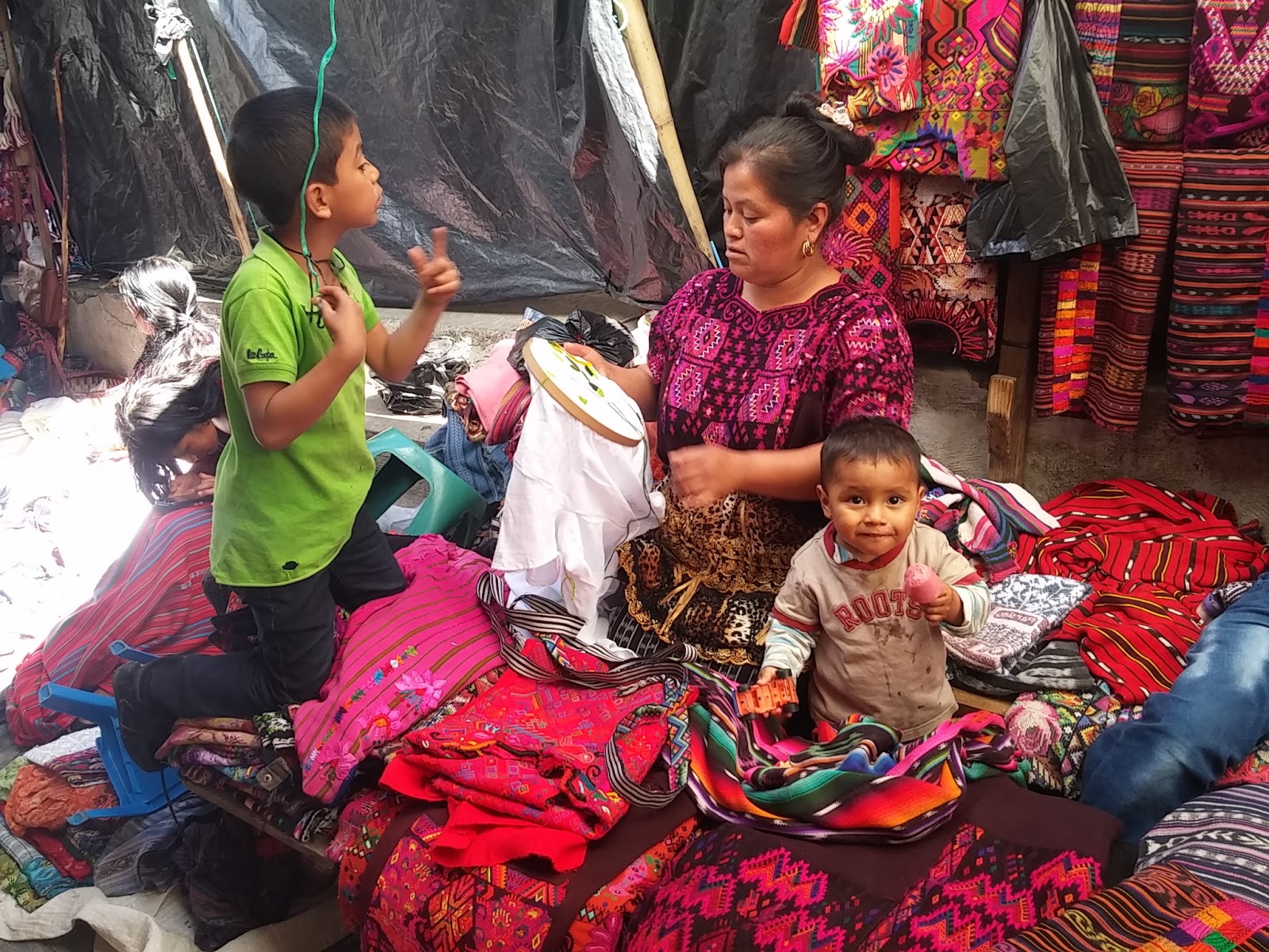 טיול משפחתי בגוואטמלה – צ'יצ'יקסטננגו Chichicastenango