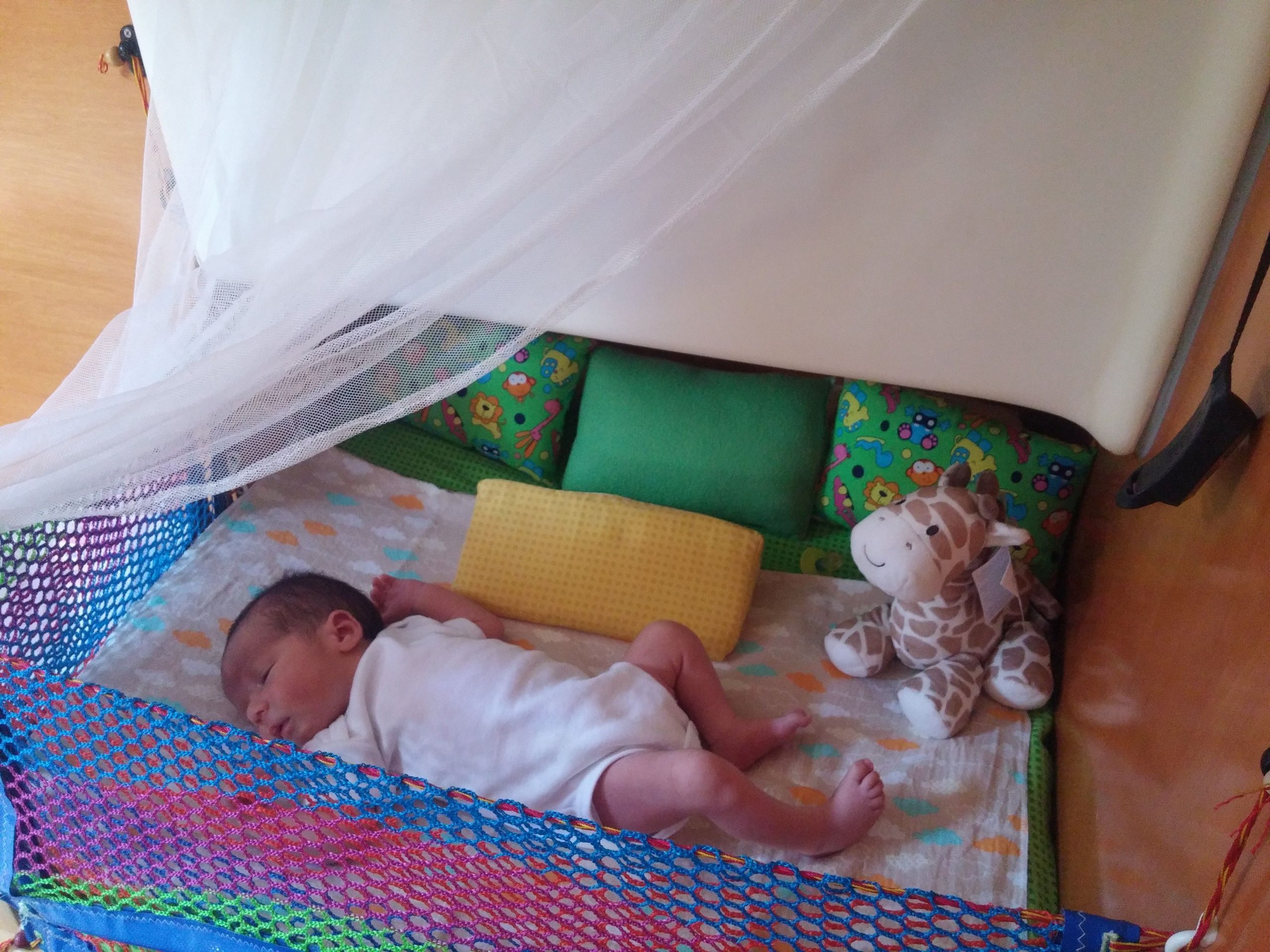 איך בנינו מיטת תינוק בסירה